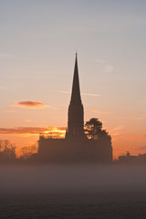 Obraz premium Salisbury cathedral on a misty morning