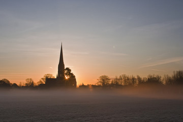 Fototapeta na wymiar Salisbury cathedral on a misty morning