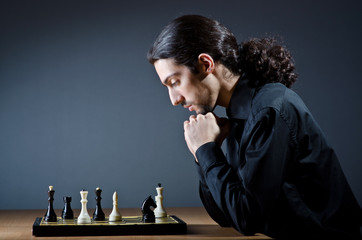 Obraz premium Chess player playing his game