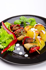 Fleischspieß mit Bratkartofeln