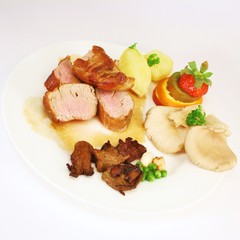 Schweinelende mit Kartoffeln und Pilzen