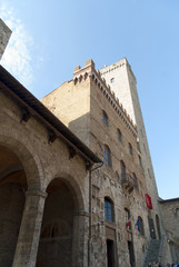 Fototapeta na wymiar Centre piazza of San Gimignano Tuscany Italy