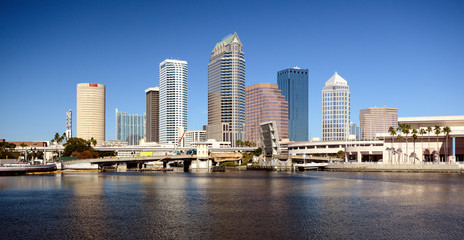 Fototapeta na wymiar Tampa Bay Skyline