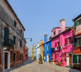 Fototapeta na wymiar Kolorowe domy Burano. Włochy