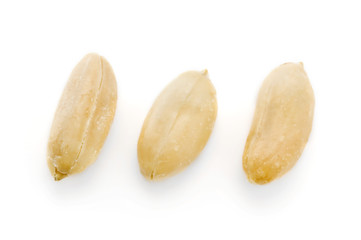 3つ並べたピーナツ