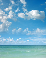 Fototapeta na wymiar a background image of an open sea and blue sky