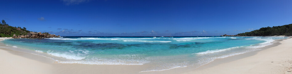 panorama sur grand bleu de l'océan indien