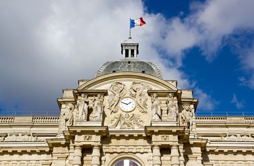 Fototapeta na wymiar Fasada Lepautre Senatu zegara (18.)