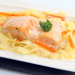 Pavé de saumon tagliatelles