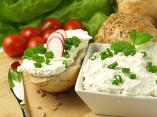 Light breakfast with cottage cheese and vegetables