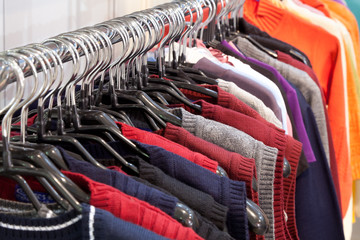 Большой выбор одежды для взрослых