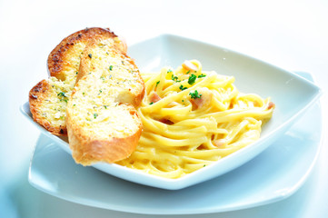 spaghetti white cream