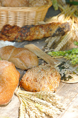 Getreide und Vollkornbrötchen