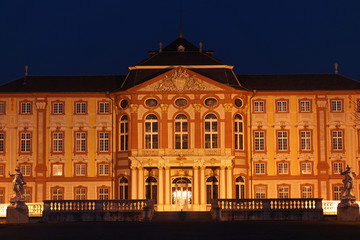 Naklejka premium Schloss Bruchsal bei Nacht