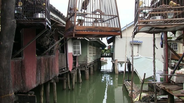 village sur la lagune