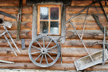 Obraz premium Facade of ancient wooden log hut