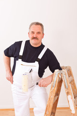 Anstreicher mit Leiter