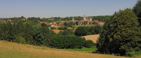 Fototapeta na wymiar Wioska Coussac-Bonneval, Limousin, Périgord