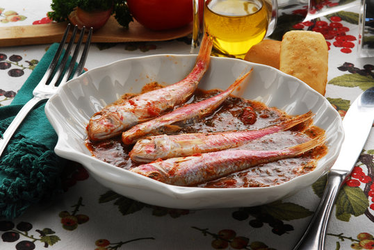 Triglie al pomodoro Mullets in tomate sauce