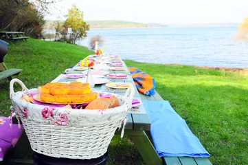 Keuken foto achterwand Picknick picknicktafel over de natuur