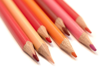 crayons de couleurs tons de rouge