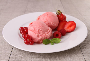 strawberry ice cream
