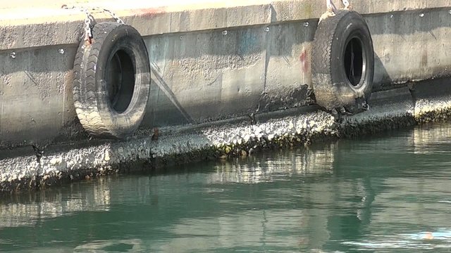 PROTECCI&Oacute;N PARA EL ATRAQUE DE BARCOS