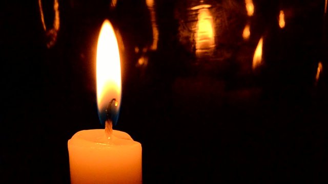 Kerzenlicht gespiegelt