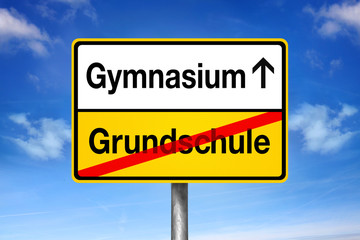 Obraz premium Von der Grundschule aufs Gymnasium