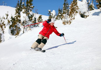 Fototapeta na wymiar Girl skier moving down the slope