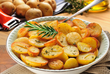 Naklejka na ściany i meble Roast potatoes with fresh herbs