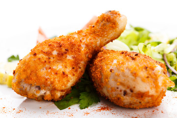 Roasted chicken drumsticks and vegetables