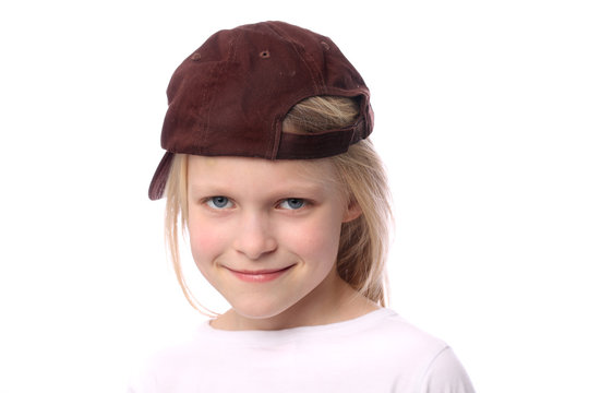 Kind mit Kappe