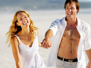 Fototapeta premium carefree walking beach couple