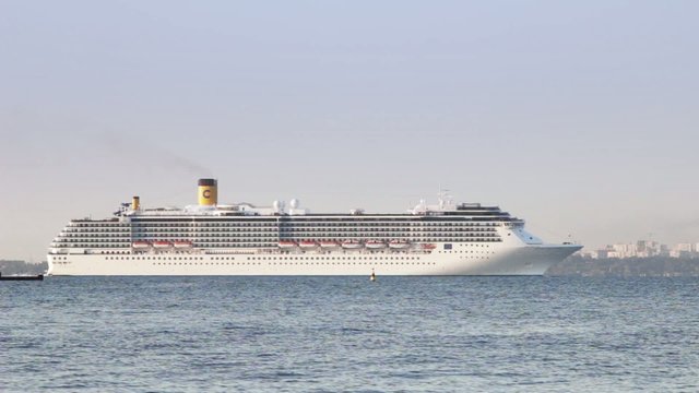 cruise liner leaves odessa port