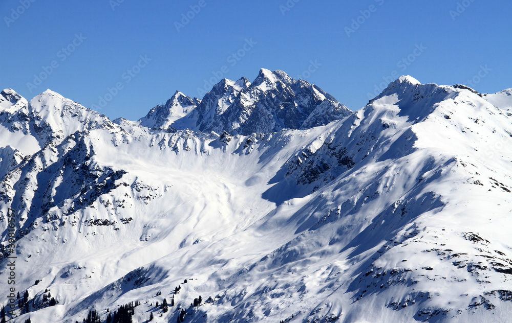 1000_F_39816557_3YjYbnLrJxQjtIHiBE0wrQiASrOOf7OZ.jpg