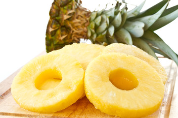 peeled slices of pineapple
