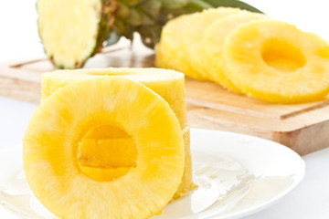peeled slices of pineapple