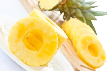 peeled slices of pineapple