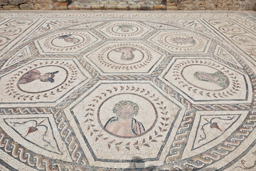 Fototapeta na wymiar Mozaika w rzymskim mieście Italica w Sewilla, Hiszpania