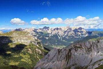 Fototapeta na wymiar Dolomiti - Catinaccio mount from Monzoni ridge