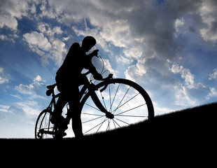 Obraz na płótnie Canvas silhouette of the cyclist