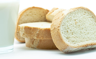 Leche con rebanas de pan