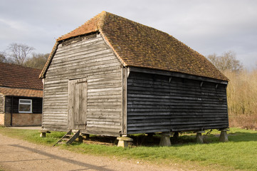 Obraz premium Historic Granary, Farm, Berkshire
