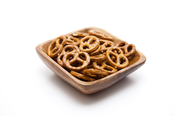 Salzbrezel in Schüssel