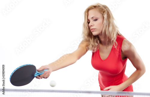 Две подруги после игры в пинг-понг принимаются ласкать друг друга