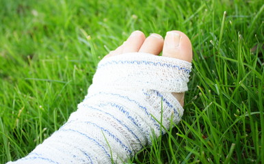bandage du pied sur accident de sport