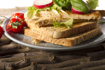 Toast mit Gemüse