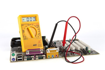Multimeter auf Motherboard