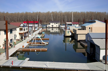 Fototapeta na wymiar Pływające domy sąsiedztwa, Portland Oregon.